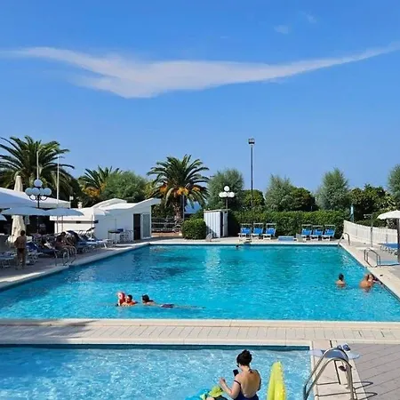 Playa-degli-angeli-ponente Lägenhet